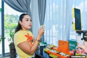 名字测算泰国主播品三亚榴莲：“尝到了家乡味”